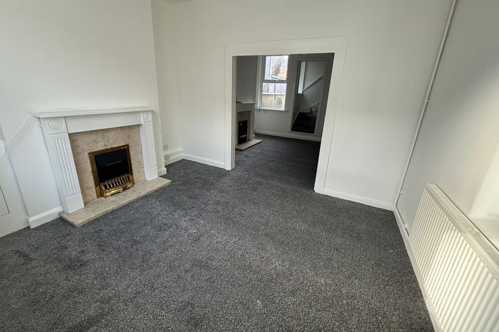 Property photo 2 of 8 Lounge