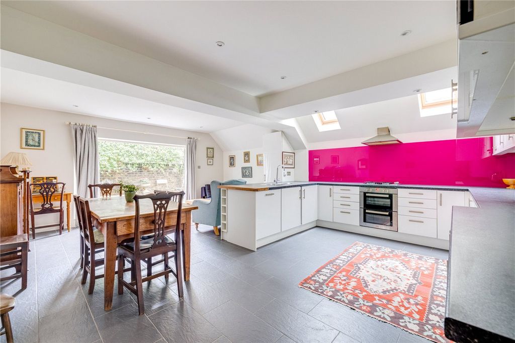 Property photo 2 of 16 Picture No. 12