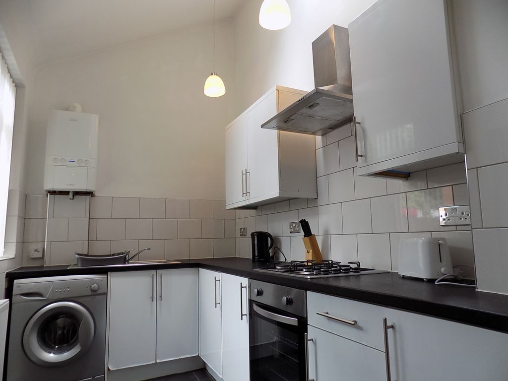 Property photo 2 of 8 Kitchen