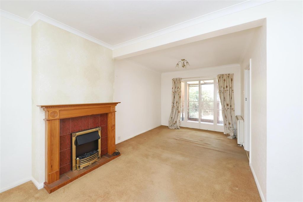 Property photo 3 of 10 Living/Dining Room