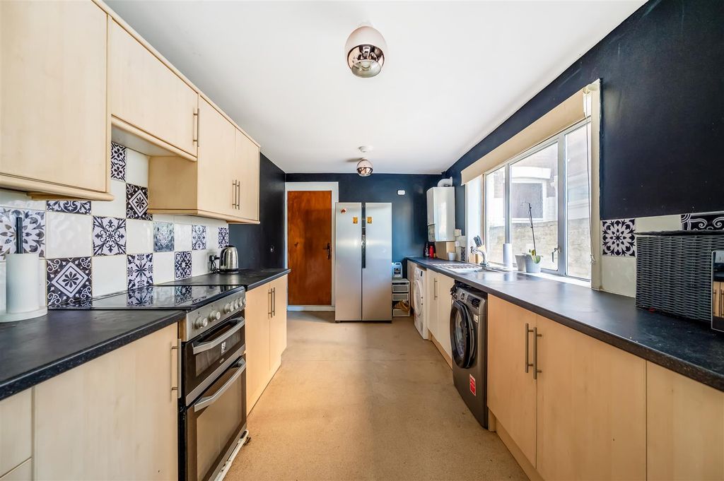 Property photo 3 of 25 Kitchen.Jpg