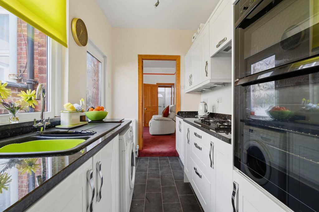 Property photo 3 of 20 Kitchen