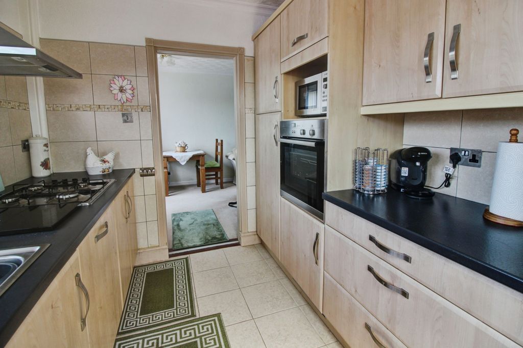 Property photo 3 of 15 Kitchen