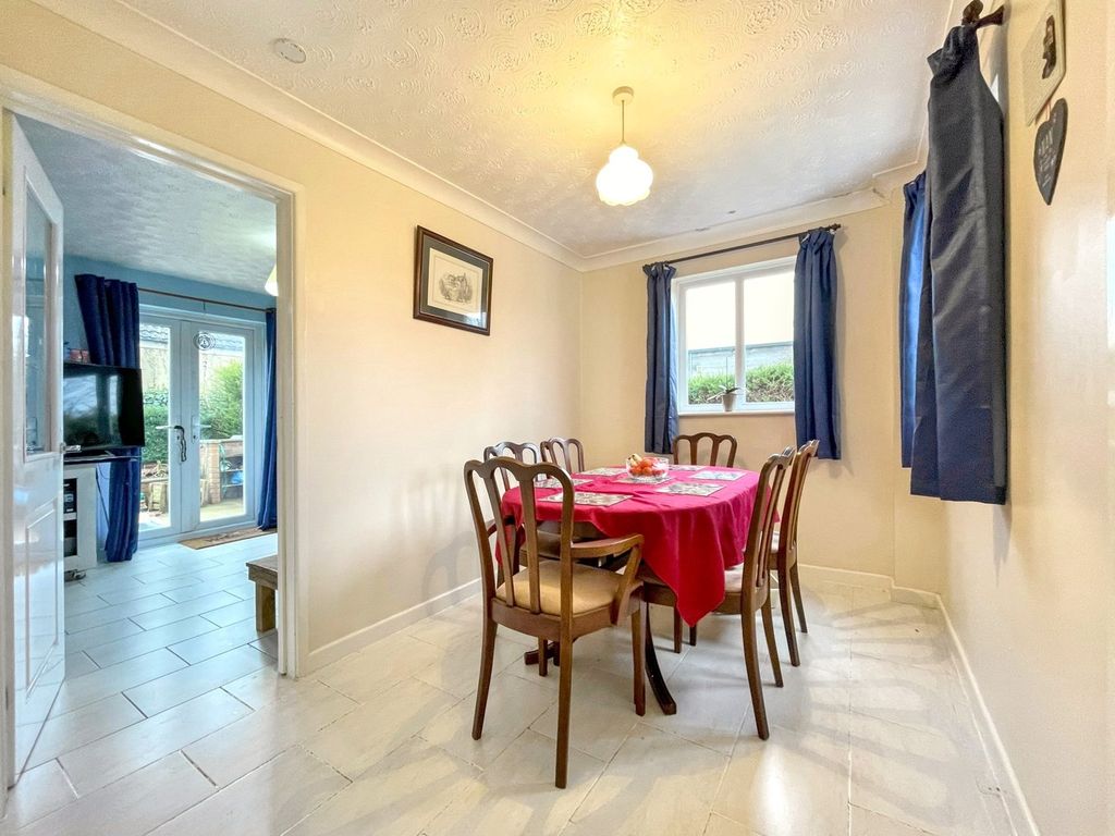 Property photo 2 of 26