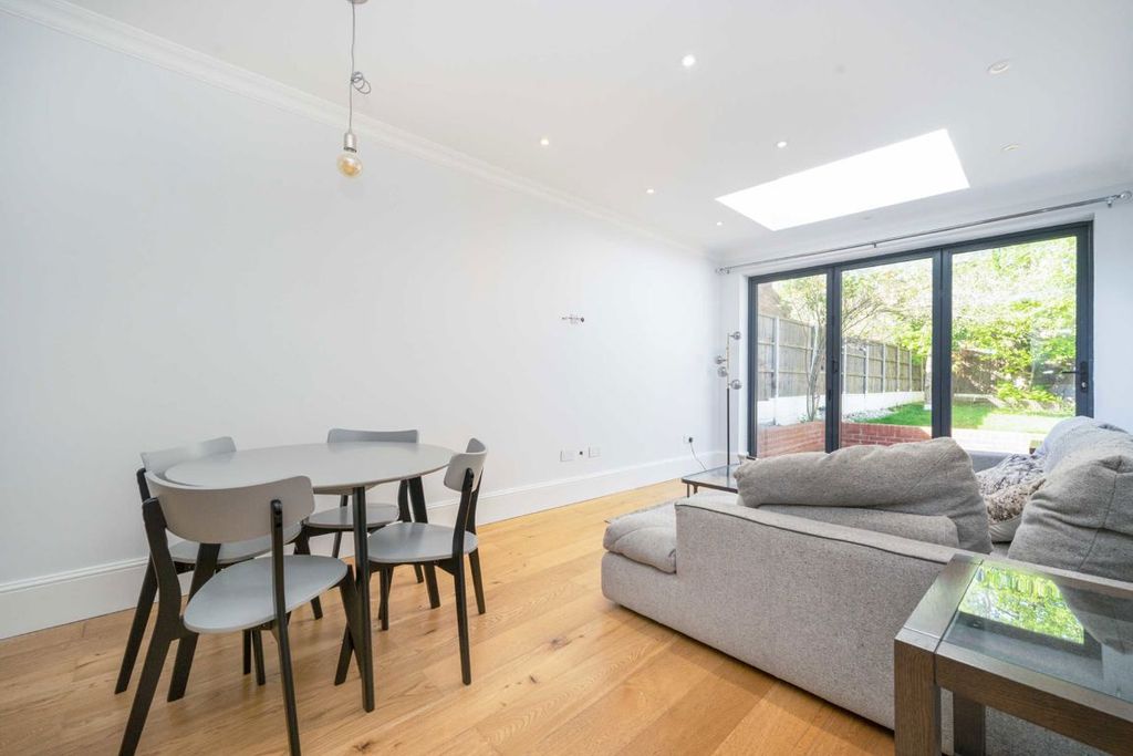 Property photo 2 of 6