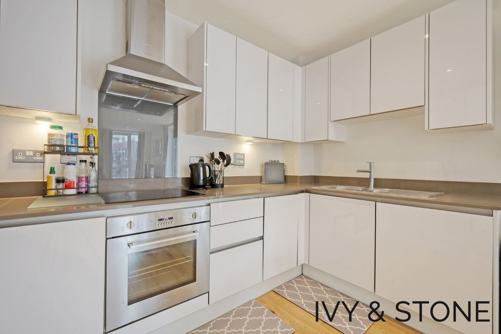 Property photo 2 of 18 4373572
