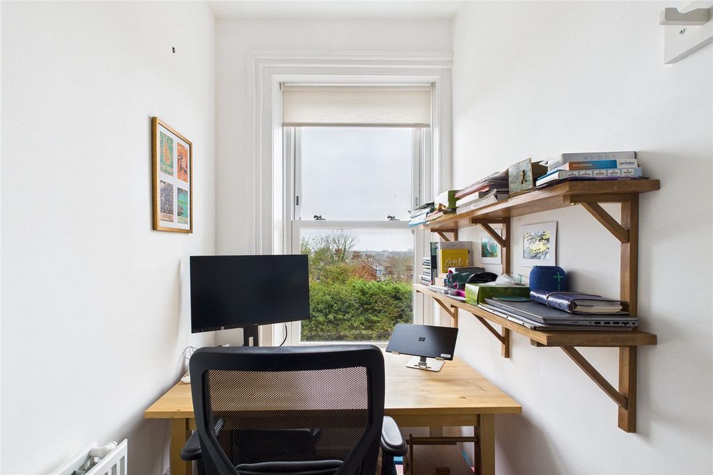 Property photo 3 of 11 Picture No. 18