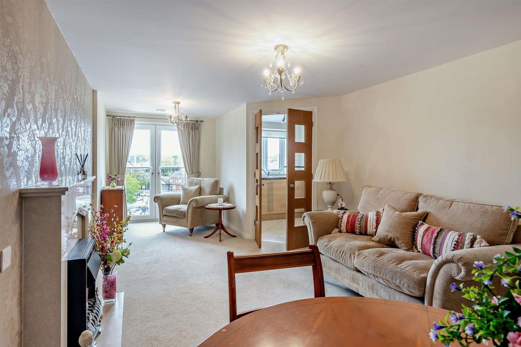 Property photo 1 of 18 8572385-Interior11-800.Jpg