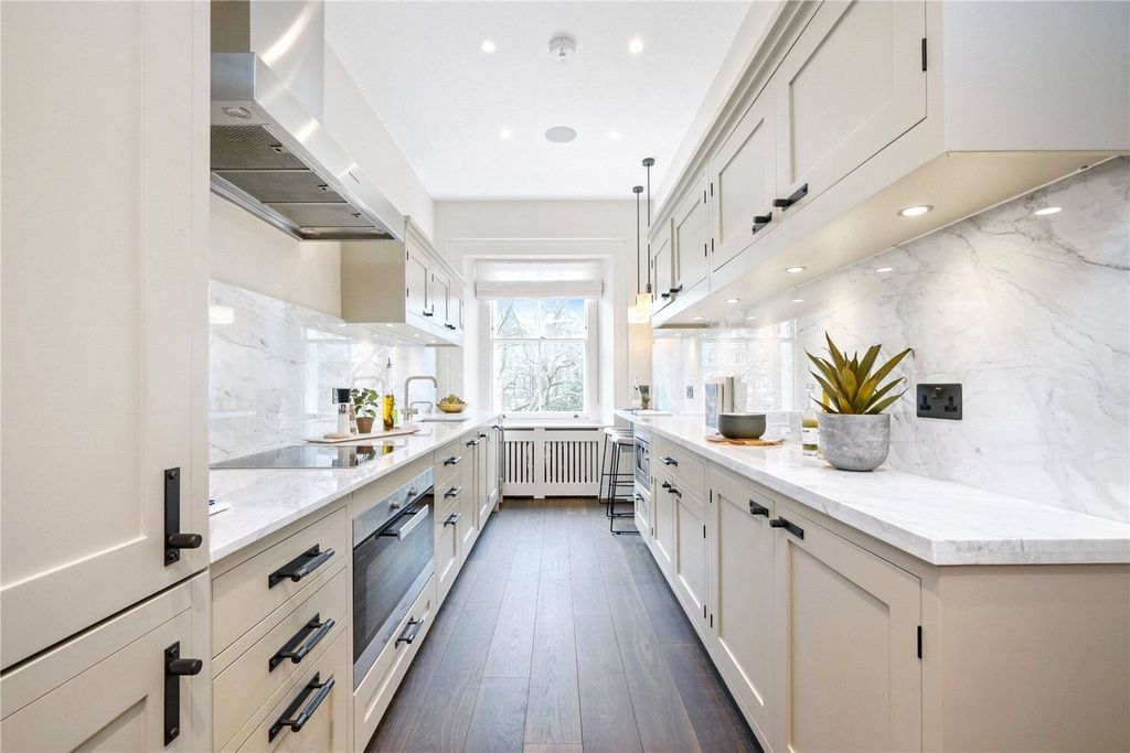 Property photo 3 of 14 Kitchen