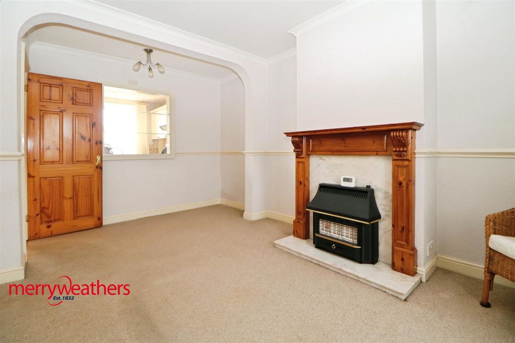 Property photo 3 of 11 Lounge