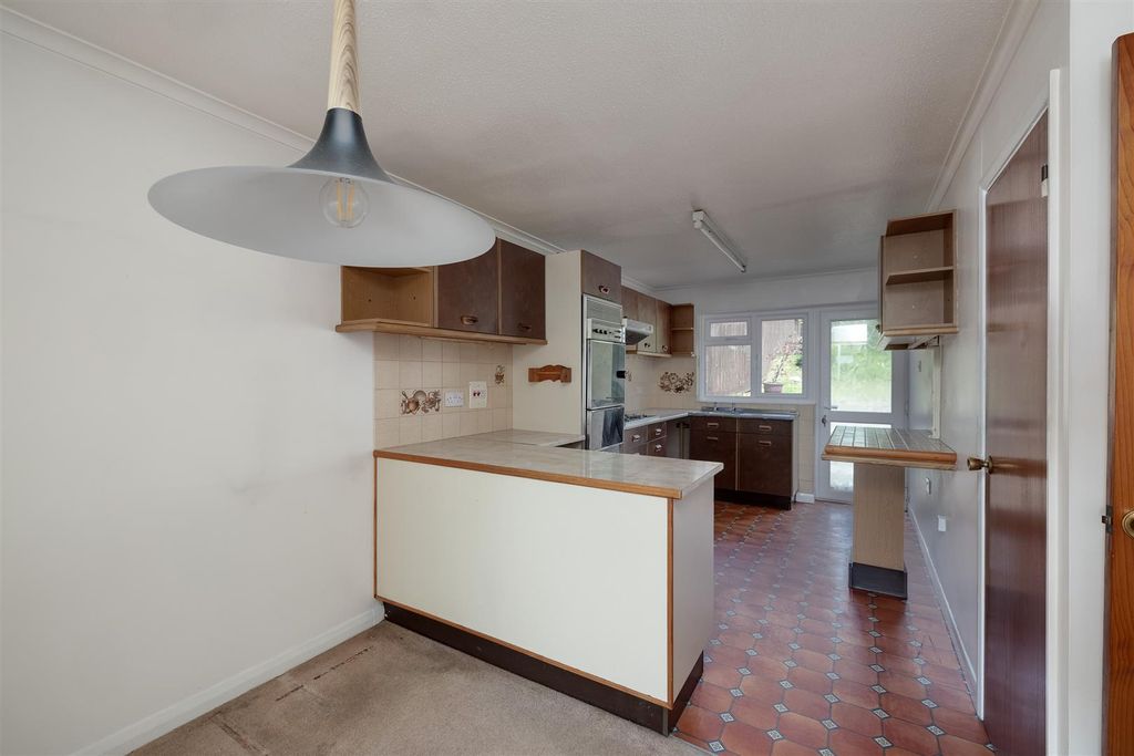 Property photo 3 of 19 Kitchen