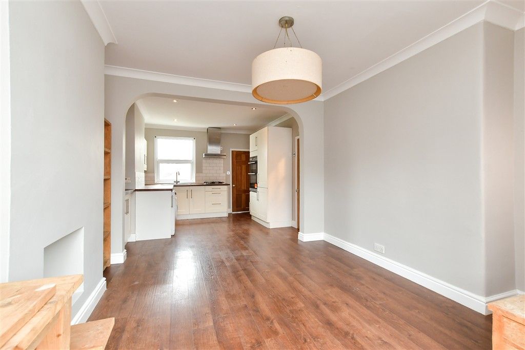 Property photo 3 of 10 Lounge