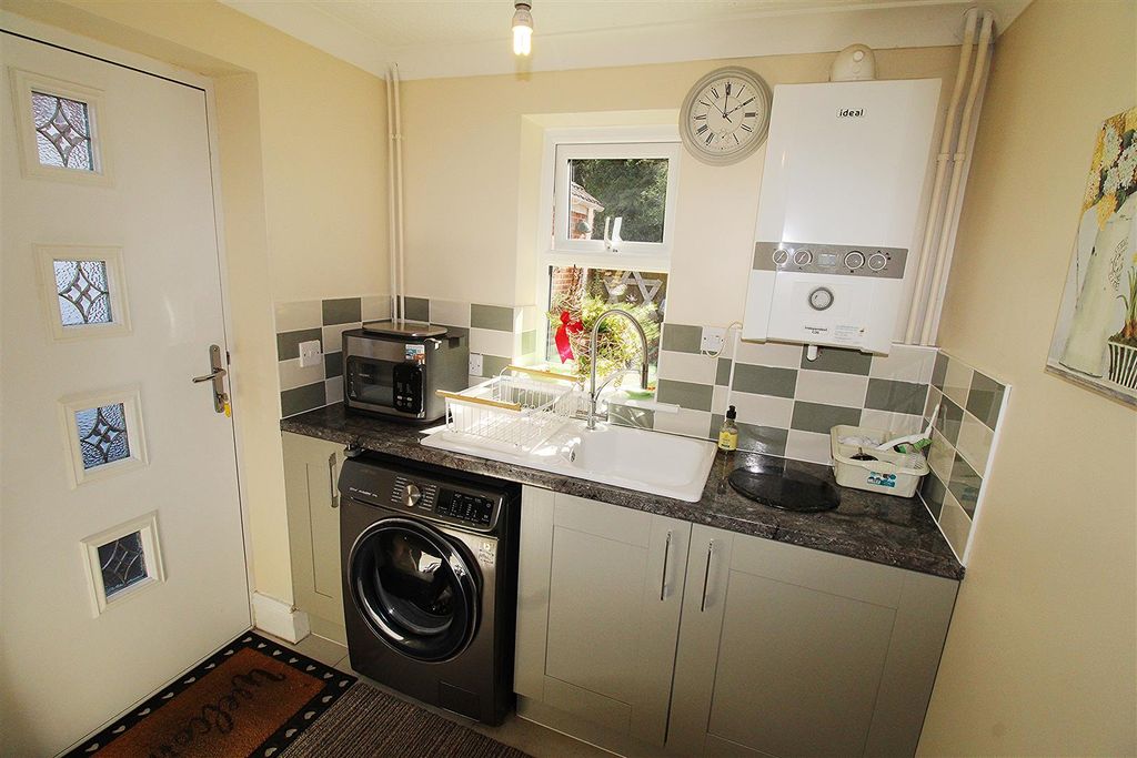 Property photo 3 of 17 Utility Room