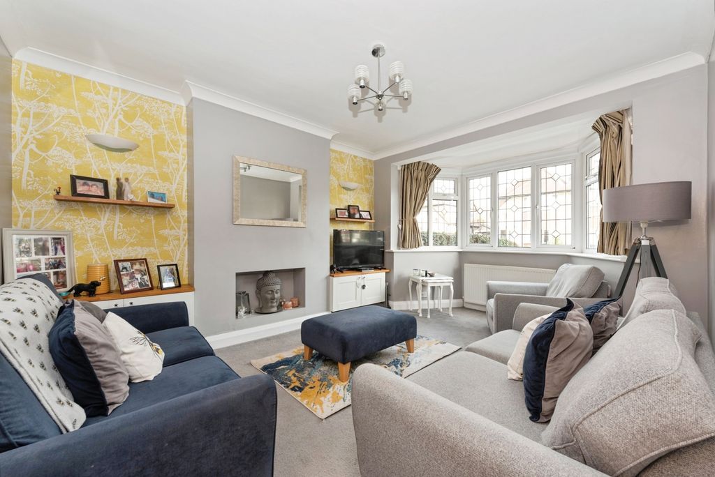 Property photo 2 of 18 Living Room