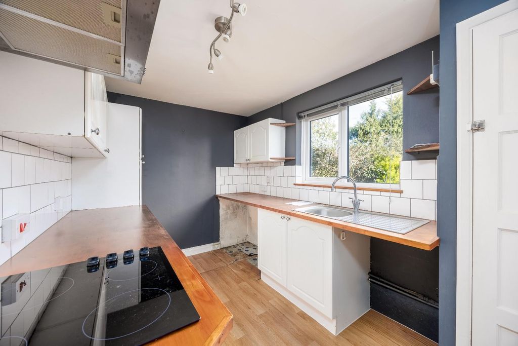 Property photo 3 of 16 Kitchen