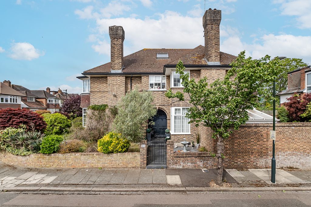 Property photo 2 of 14