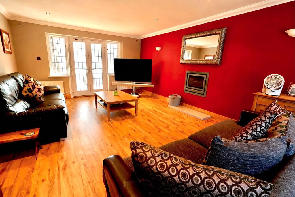 Property photo 3 of 16