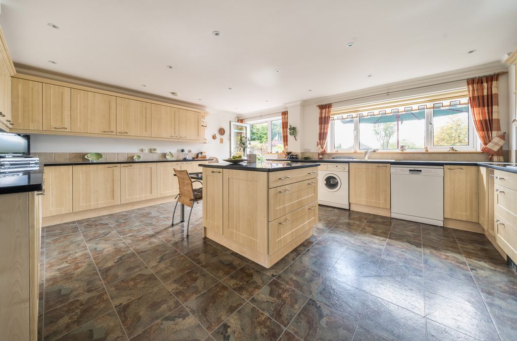 Property photo 2 of 44 1350257-27-68c034...