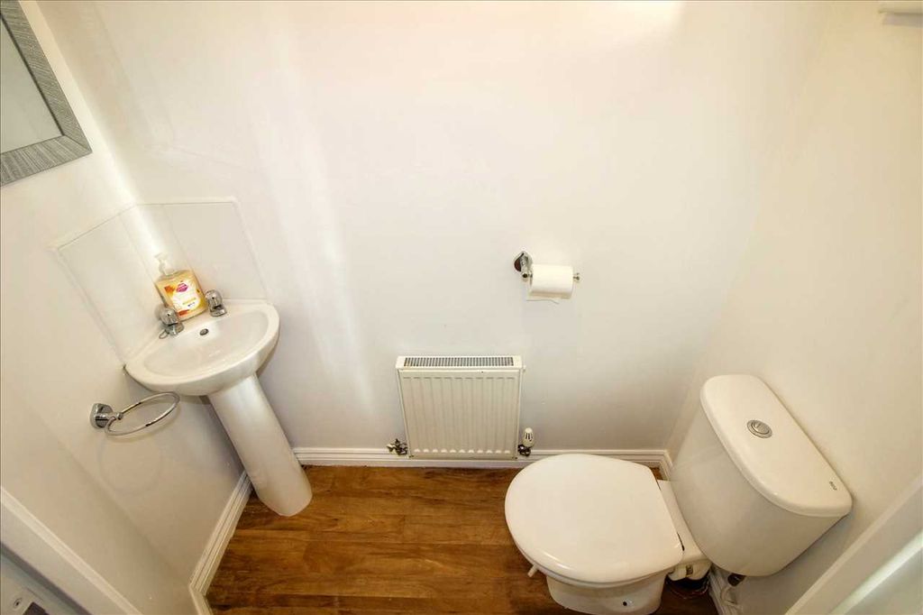 Property photo 2 of 10 Downstairs Cloakroom