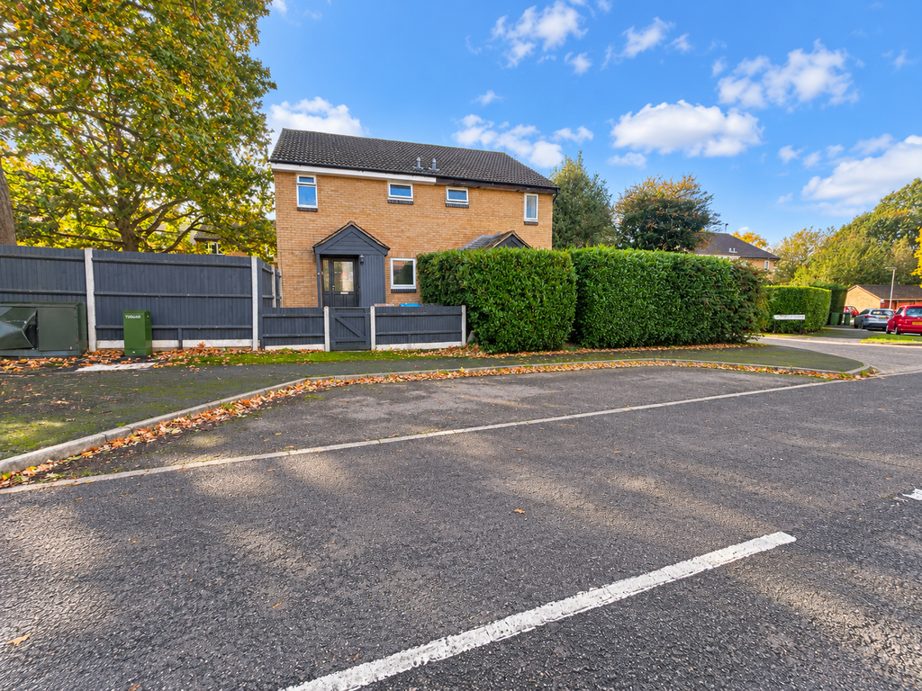 Property photo 1 of 14 1 Bed End-Of-Terrace In Goldsworth Park