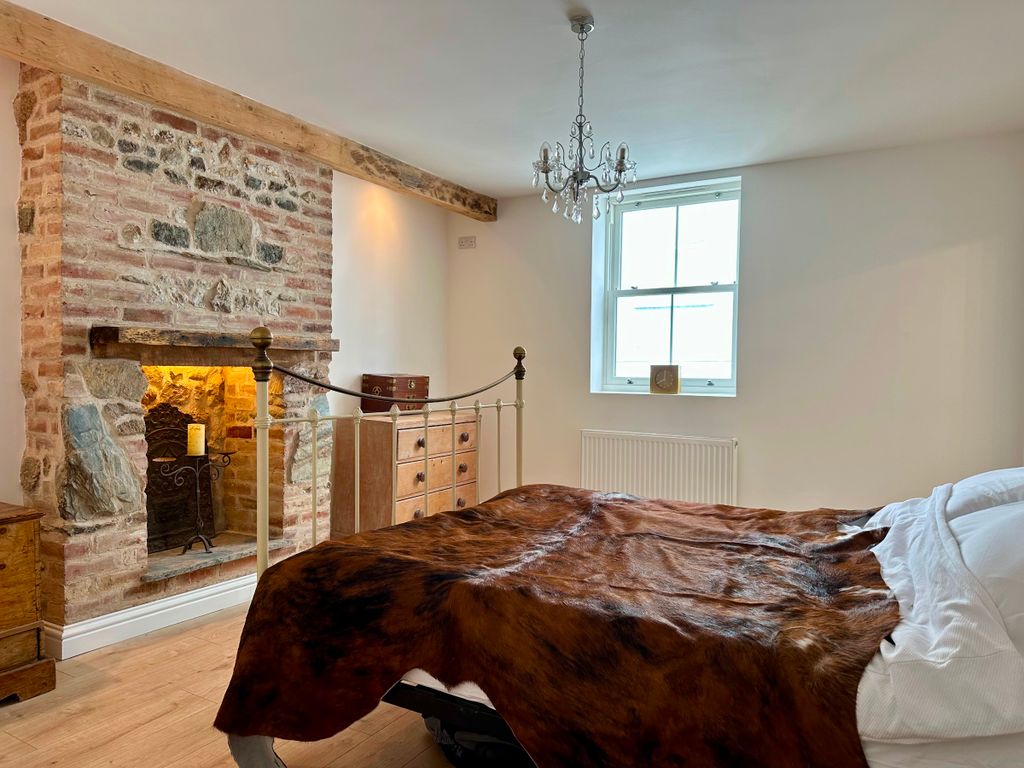 Property photo 2 of 27