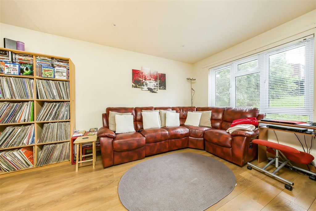 Property photo 3 of 14 Image00004.Jpg