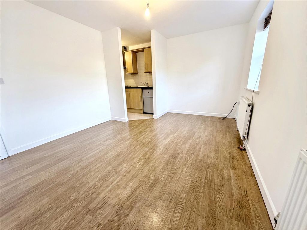 Property photo 2 of 8 Lounge/Diner