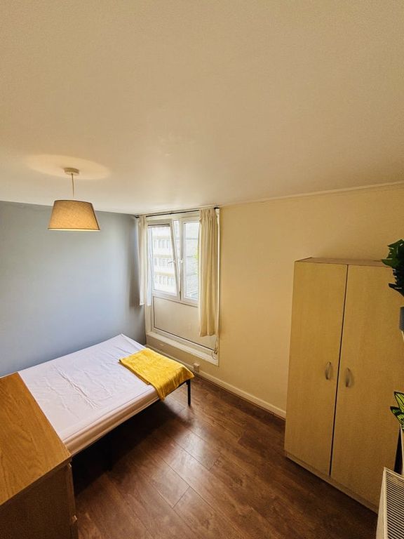 Property photo 3 of 18 £950