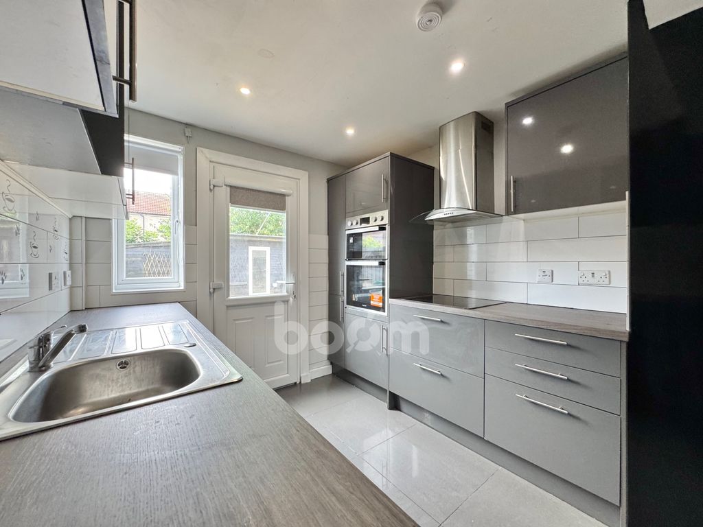 Property photo 3 of 24 Blairlands Drive, Dalry Kitchen