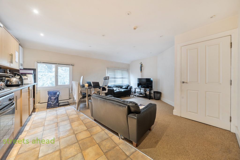 Property photo 3 of 12 19c19Cbc-1c7F-414...