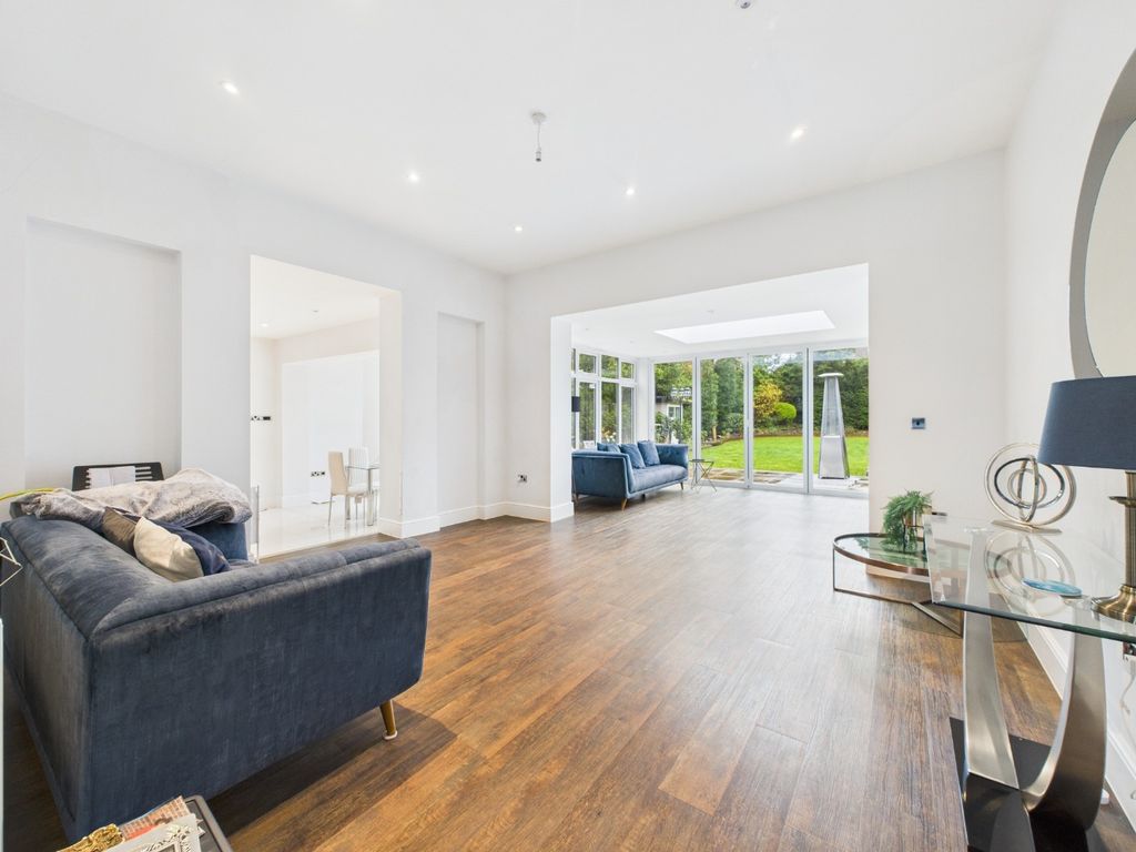 Property photo 3 of 23 4745803