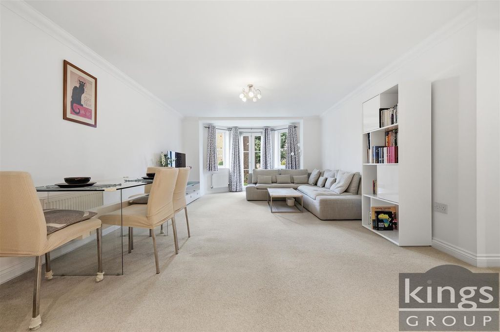 Property photo 2 of 21