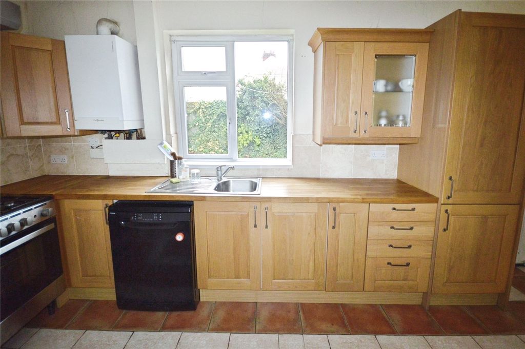 Property photo 3 of 17 Kitchen/Dining Room