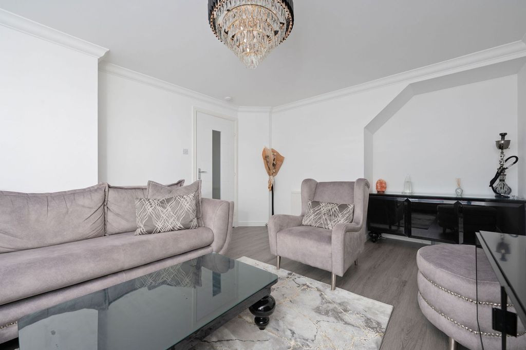 Property photo 3 of 35