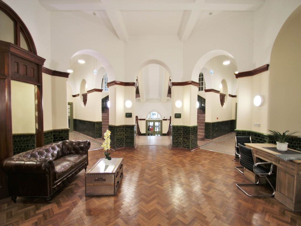 Property photo 3 of 20 Communal Entrance Hall