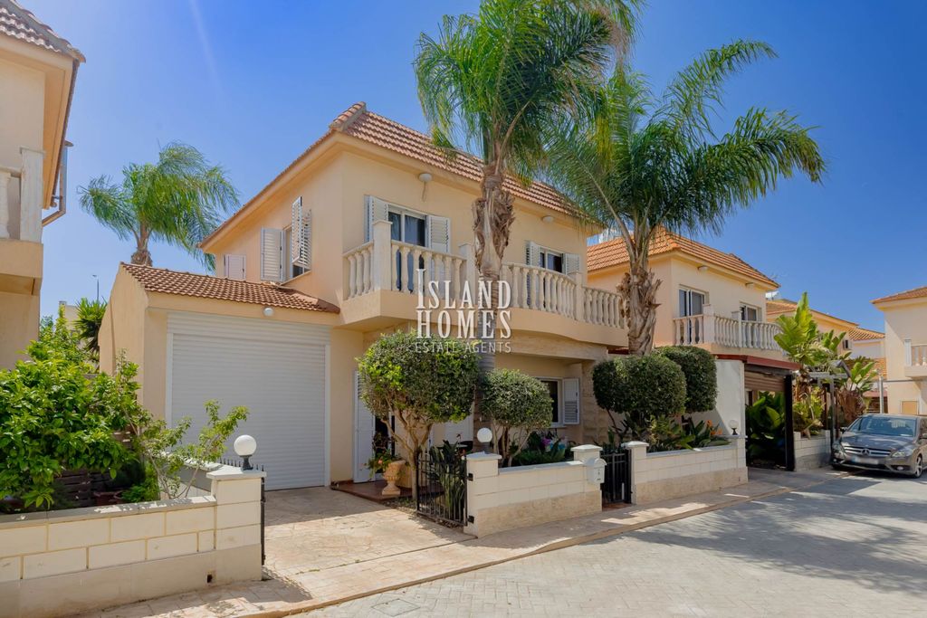 Property photo 1 of 33