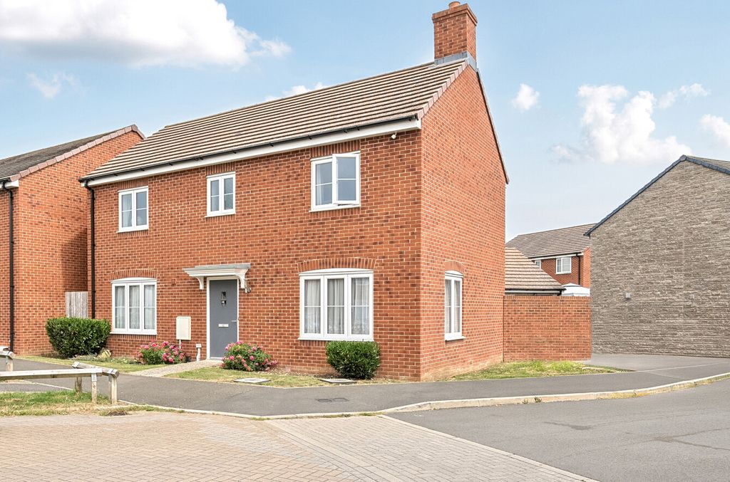 Property photo 1 of 18 12131307820685558De2B4Bf12
