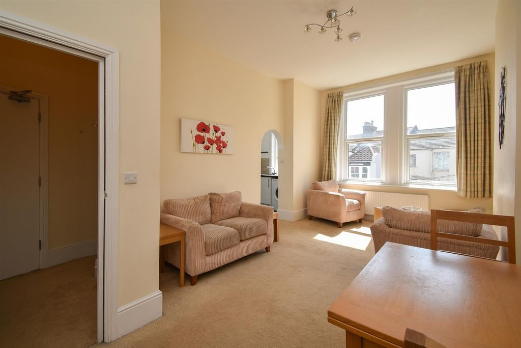 Property photo 2 of 10 Living Space