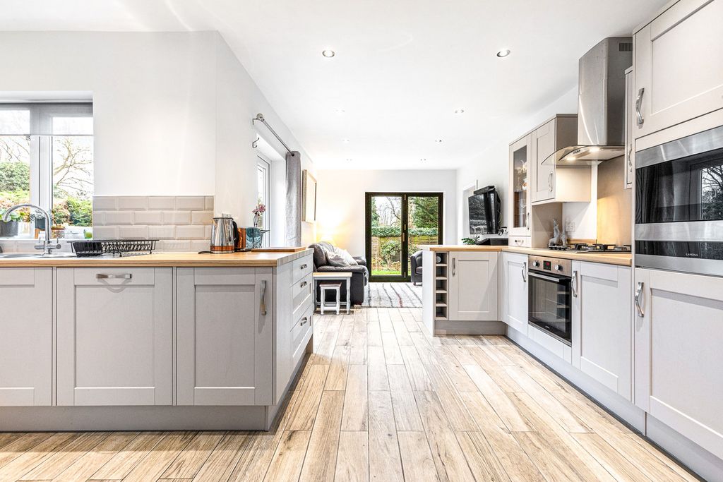 Property photo 2 of 29