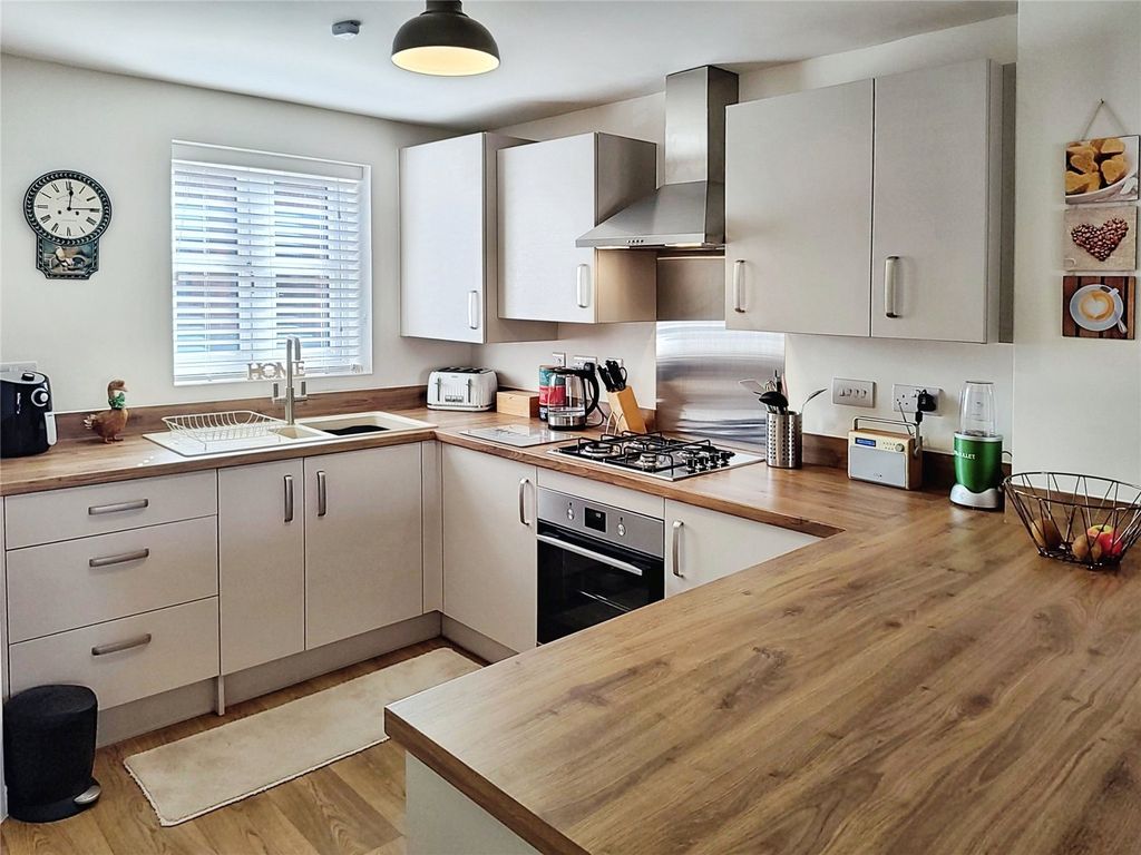 Property photo 2 of 12 Kitchen