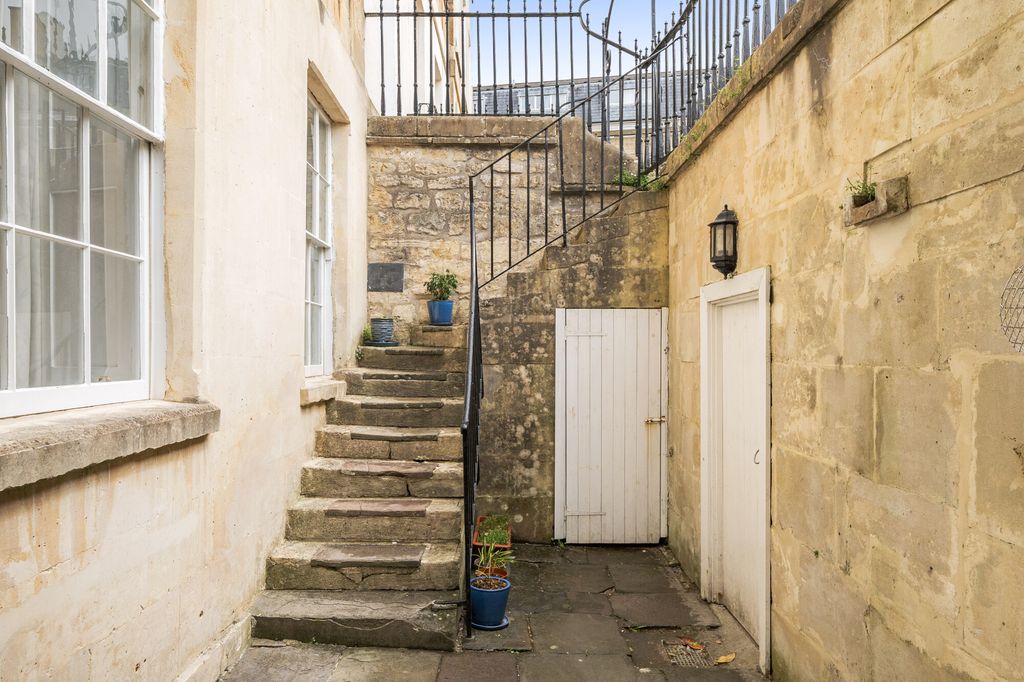 Property photo 2 of 13 Front Courtyard