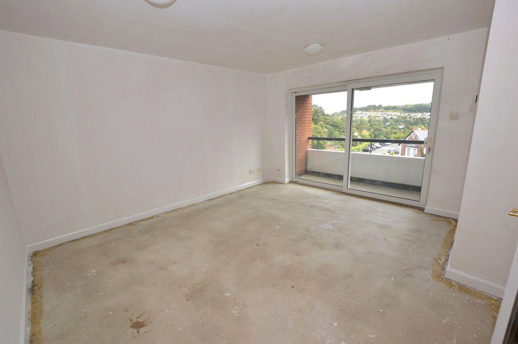 Property photo 2 of 13 Picture No. 18