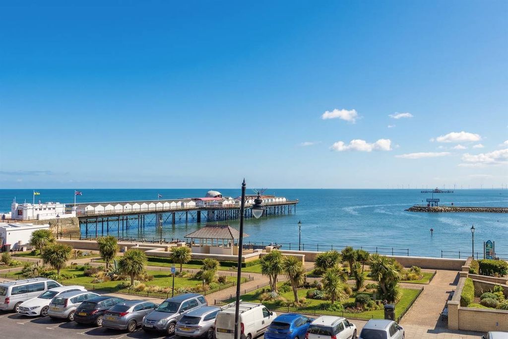 Property photo 2 of 36