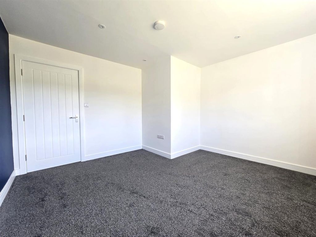Property photo 2 of 14 Bedroom 1 A.Jpg
