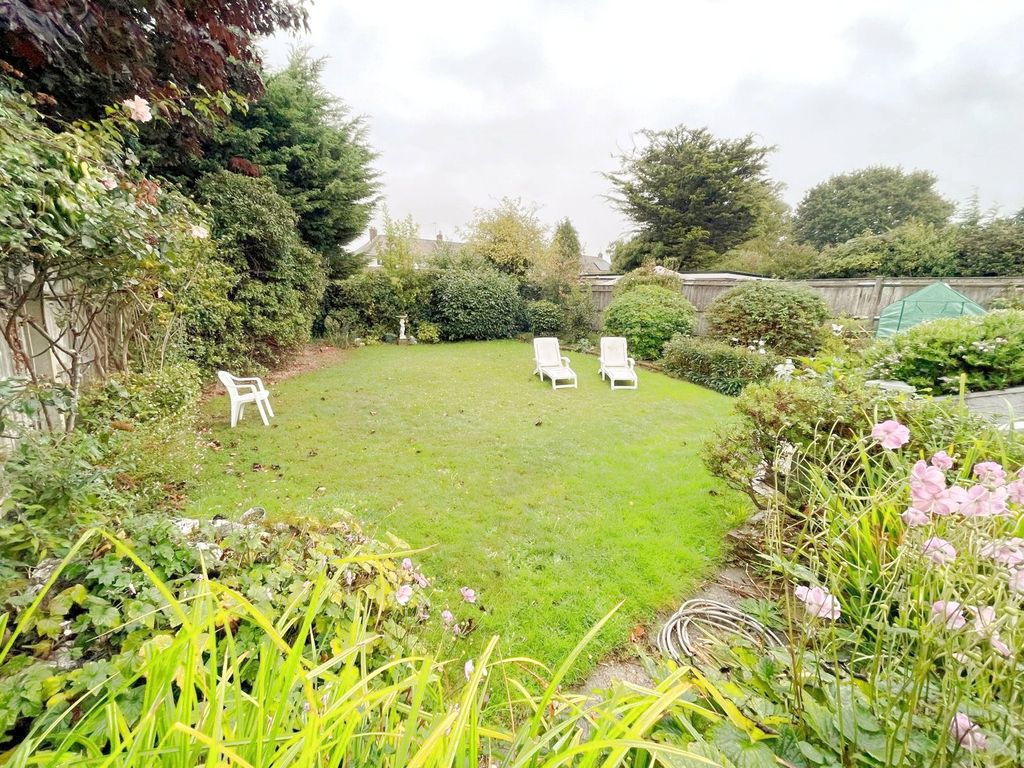 Property photo 2 of 28 Picture No. 17