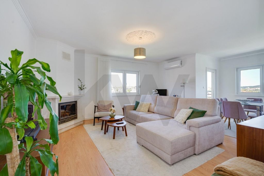 Property photo 1 of 29 Renovated T2 With Balcony, Suite, A/C And Open View On 9th Floor – São Marcos