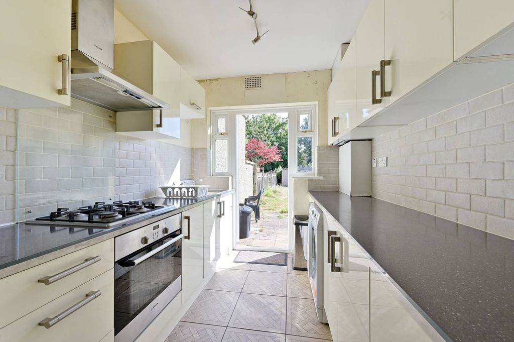 Property photo 3 of 8