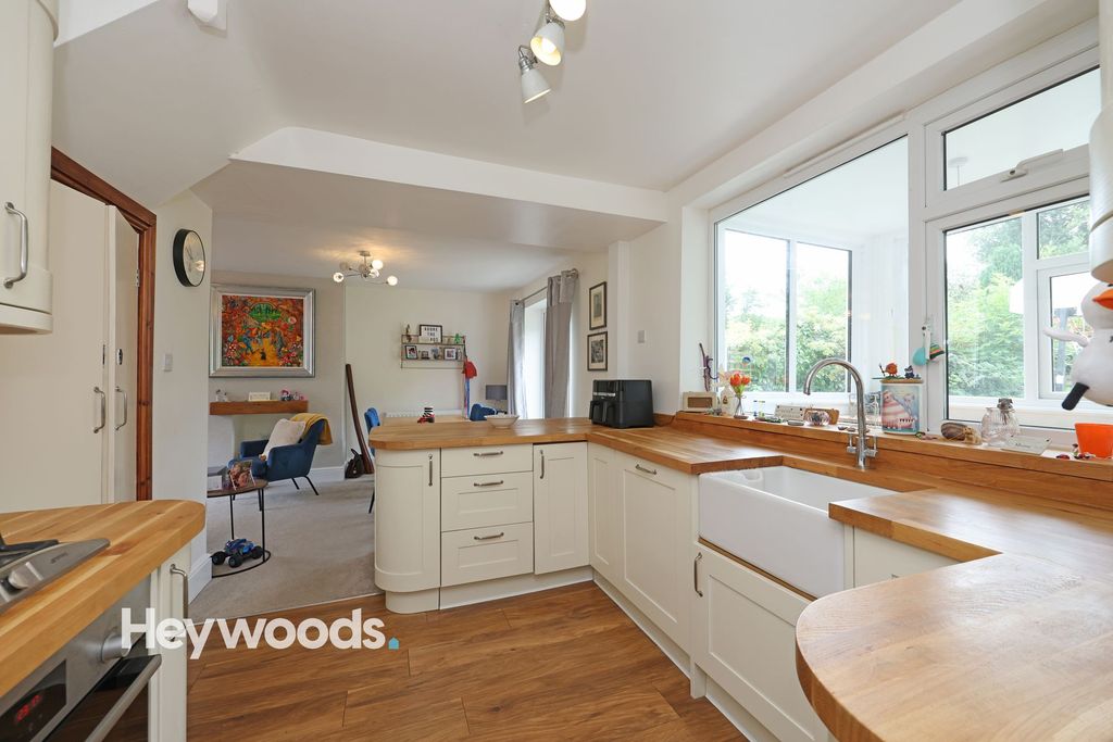 Property photo 2 of 40