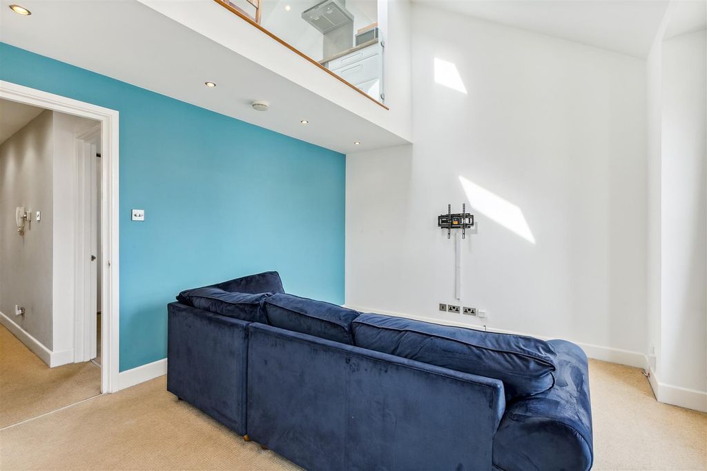 Property photo 2 of 9 5.Jpg