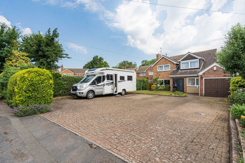 Property photo 1 of 32